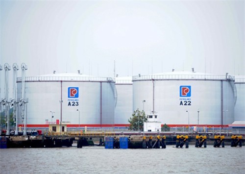 Mất gần nửa giá, kim ngạch nhập khẩu xăng dầu giảm mạnh