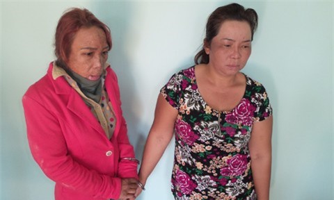 Đang 'mây mưa' với gái mại dâm trong rẫy vắng thì bị lột sạch đồ