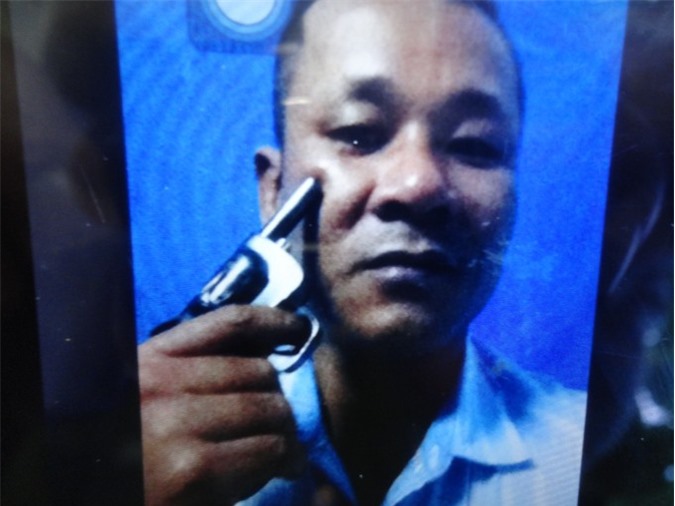 Dùng súng bắn vỡ mặt người tình... vì đi chợ về muộn