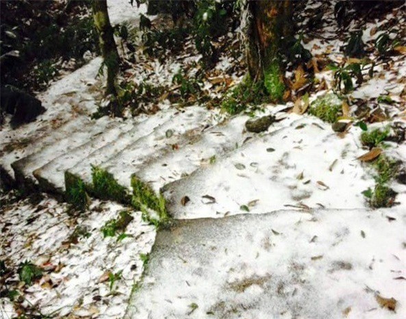 Hà Nội lần đầu tiên xuất hiện tuyết rơi tại Ba Vì