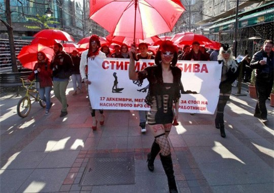 Kỳ lạ: Muốn quan hệ tình dục phải báo cảnh sát trước 1 ngày