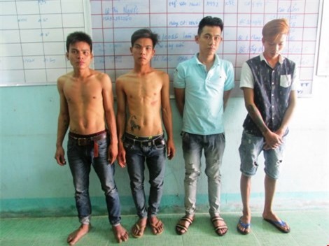 Sốc: Bắt 4 gã "yêu râu xanh" hiếp dâm tập thể thiếu nữ
