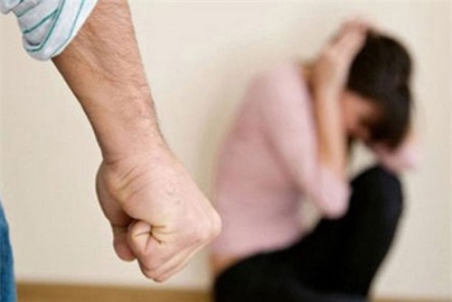 Cãi vã sau cuộc nhậu, thanh niên rút dao đâm chết bạn gái