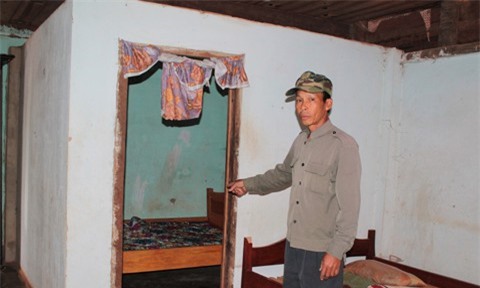 Mẹ bàng hoàng chứng kiến con gái 5 tuổi bị hàng xóm cưỡng hiếp