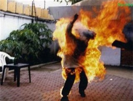 Tạt xăng thiêu chết hàng xóm vì mâu thuẫn ở tiệc cưới