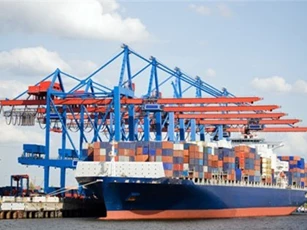 Cả nước nhập siêu 200 triệu USD trong tháng đầu năm