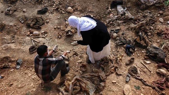 Kinh hoàng mộ chôn tập thể nạn nhân bị IS hành quyết tại Iraq