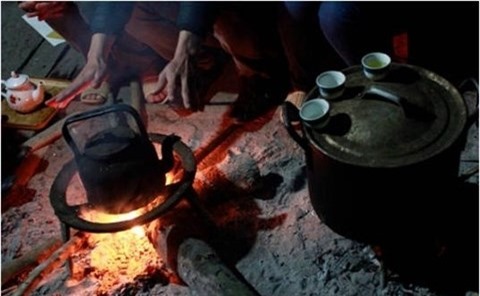 Con thơ tử vong, bố mẹ nguy kịch do sưởi ấm bằng than