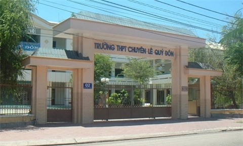 Thầy giáo tự sát bất thành tại lễ kỷ niệm của trường