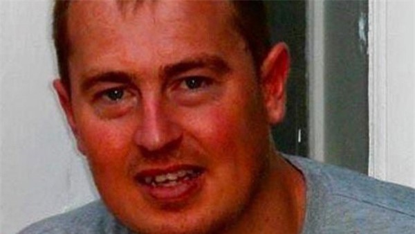 Anh: Hàng trăm người đỏ mặt vì clip sex được mở ngay tại đám tang