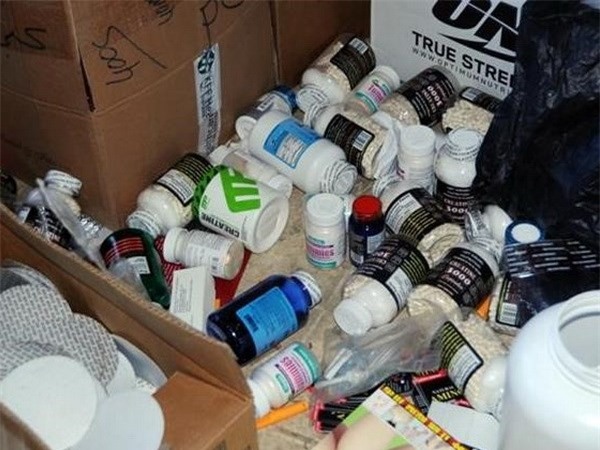 Phát hiện cơ sở sản xuất tân dược giả bằng... bột mì