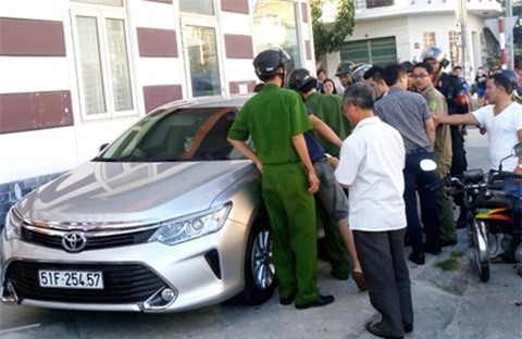 'Chồng' diễn viên Phi Thanh Vân: Tôi chỉ giơ súng chứ không dọa bắn