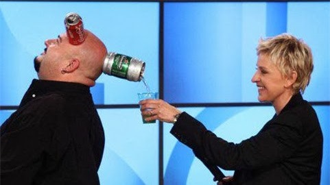 Người đàn ông gây sốc khi có cái "đầu nam châm"