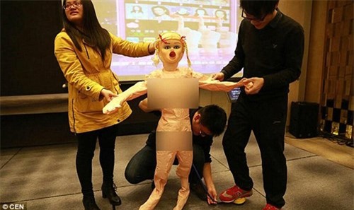Sốc: Thưởng Tết bằng búp bê tình dục cho nam nhân viên