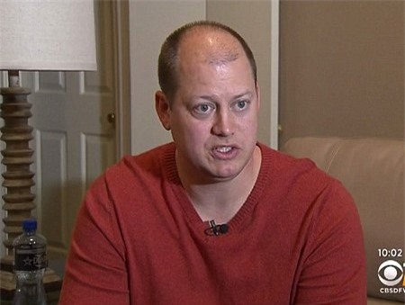 Tịch thu điện thoại của con gái... cha phải hầu tòa