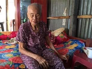 Thương cụ bà 92 tuổi đơn độc không có Tết