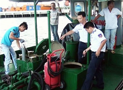 Bộ Công an bắt giữ tàu chở hơn 13.000 tấn xăng lậu