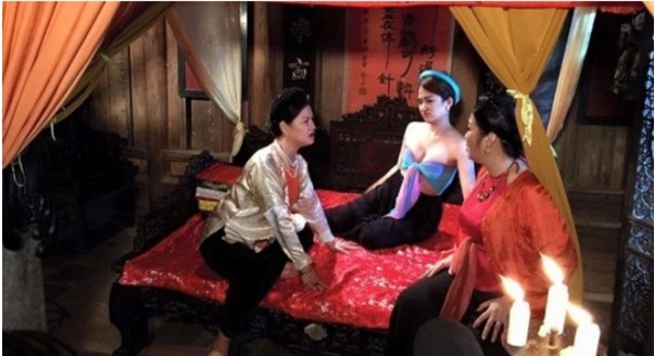 Hé lộ cảnh da thịt của DJ Trang Moon trong Hài tết 2016