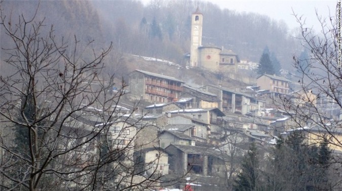 Kỳ lạ: Thị trấn mất 28 năm mới có thêm bé chào đời