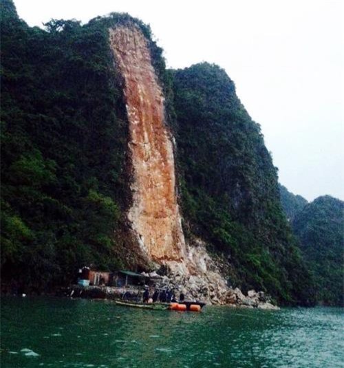 Thủ tướng chỉ đạo tìm kiếm, cứu nạn vụ sạt lở núi đá ở Quảng Ninh