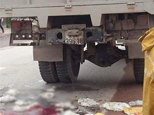 Bàng hoàng một phụ nữ tử vong vì đâm vào gầm xe tải