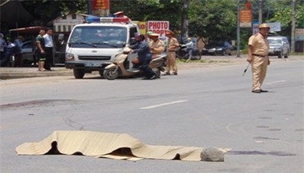 Bắt tài xế tông thiếu úy công an tử vong 