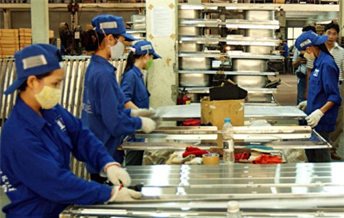 Doanh nghiệp có thể cắt thưởng Tết để tăng lương?