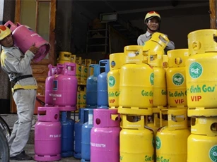 Giá gas giảm hơn 20.000 đồng/bình từ hôm nay (1/2)