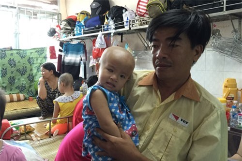 Thương bé có nguy cơ mù nốt con mắt còn lại