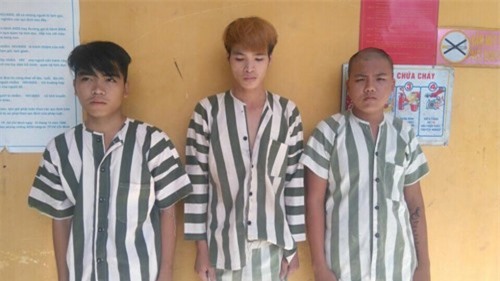 Cạn tiền, nhóm thanh niên siết cổ tài xế taxi giữa đêm cướp tài sản