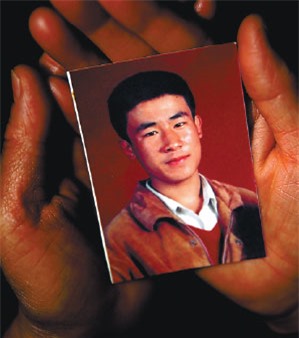 Đền bù 7 tỷ đồng, xử 27 quan chức vì xử tử nhầm nam sinh 18 tuổi