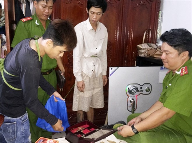 Vụ trộm tại nhà đại gia Cà Mau: Kẻ trộm diễn lại thủ đoạn