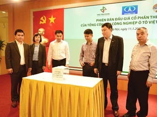 Tháng 1/2016, 358 lượt nhà đầu tư đăng ký tham dự đấu giá tại HNX