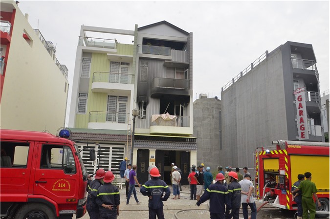 Cháy nhà 4 tầng ở TP. HCM ngày 27 Tết, cả khu dân cư hốt hoảng