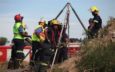 Đang giải cứu hơn 100 người mắc kẹt dưới lòng đất sau vụ sập mỏ vàng