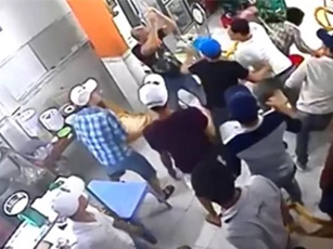 Bạn nhậu tàn sát lẫn nhau, kẻ chết người bị thương