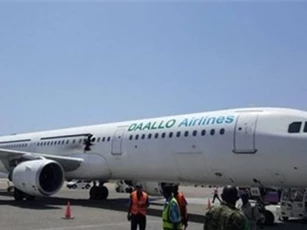 Rụng tim lời kể của phi công vụ máy bay bị thủng hút hành khách văng ra ngoài
