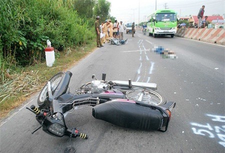 Truy tìm xe khách cán chết người rồi nhấn ga điên cuồng bỏ chạy