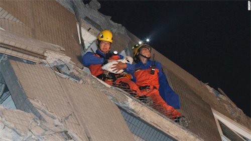 Sập chung cư 17 tầng tại Đài Loan: 4 người Việt mất tích