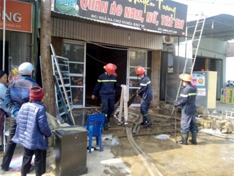 Trẻ nhỏ nghịch diêm, thiêu rụi nhà 2 tầng