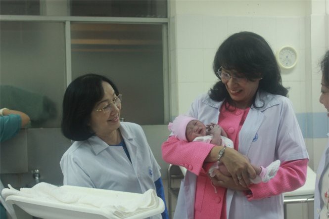 Đón các cháu bé chào đời vào thời khắc giao thừa