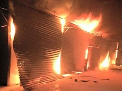 Bà hỏa đột ngột ghé thăm chợ Mường Khương tối mùng một Tết