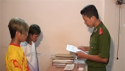 Mua 5 bịch pháo đốt đêm giao thừa, 4 đối tượng bị công an bắt