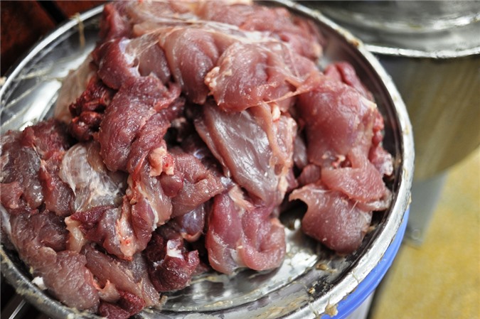 Nghệ nhân Ước Lễ chia sẻ cách làm nem, giò chả Tết