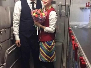 Màn cầu hôn lãng mạn giữa bầu trời đêm giao thừa