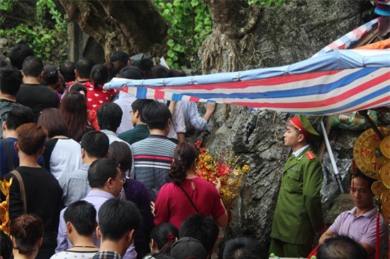 Cảnh sát bắt giữ nhiều đối tượng “cò mồi” Chùa Hương