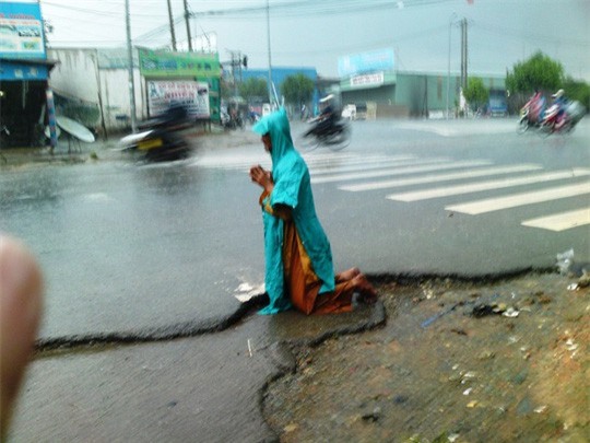 Học làm 'sư' trên mạng rồi đi lừa đảo kiếm bạc triệu mỗi ngày ở Bình Dương