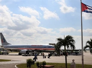 Cả thế giới bất ngờ vì Mỹ - Cuba mở đường bay thương mại