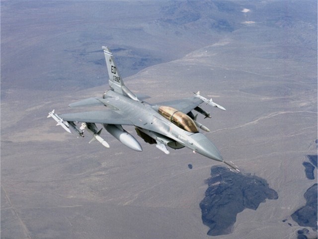 Mỹ bàn giao 8 chiếc F-16 cho Pakistan, Ấn Độ "đứng ngồi không yên"