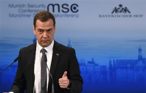 Thủ tướng Medvedev: Bùng nổ "chiến tranh lạnh" Nga - NATO